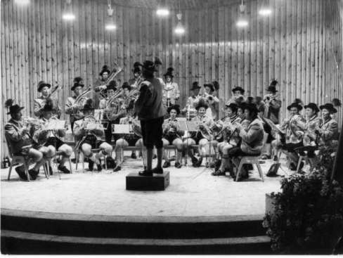 Standkonzert in Oberaudorf 1974 (Dirigent Prof. Rudolph Schmidt)